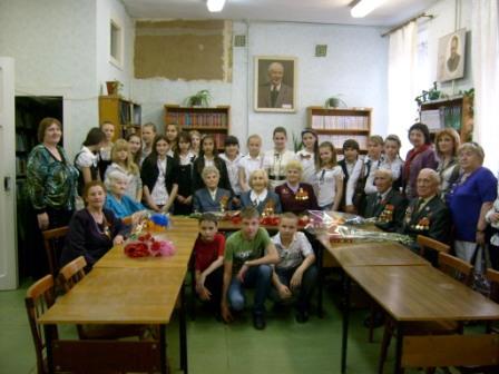 «Этих дней не смолкнет слава»