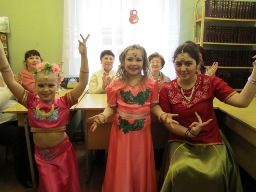 В библиотеке им. Некрасова прошел праздник «Ах, какие женщины!»