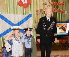 праздник, посвященный 70-летию Победы &laquo;Я знаю от папы, я знаю от деда: 9 мая пришла к нам Победа&raquo;.