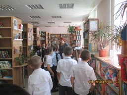 экскурсия по библиотеке &laquo;Снова в школу&raquo;