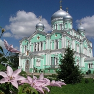 Сотрудники библиотеки им. Куприна провели в секторе дневного пребывания пенсионеров Октябрьского района информационный час «Чудеса Святых мест»