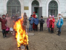 6 марта 2011г. в детской библиотеке им. Маяковского прошел ставший уже традиционным фольклорный праздник «Веселая Масленица». Участниками веселого праздника, который устроили сотрудники библиотеки, стали члены досугового клуба «Домовенок». 